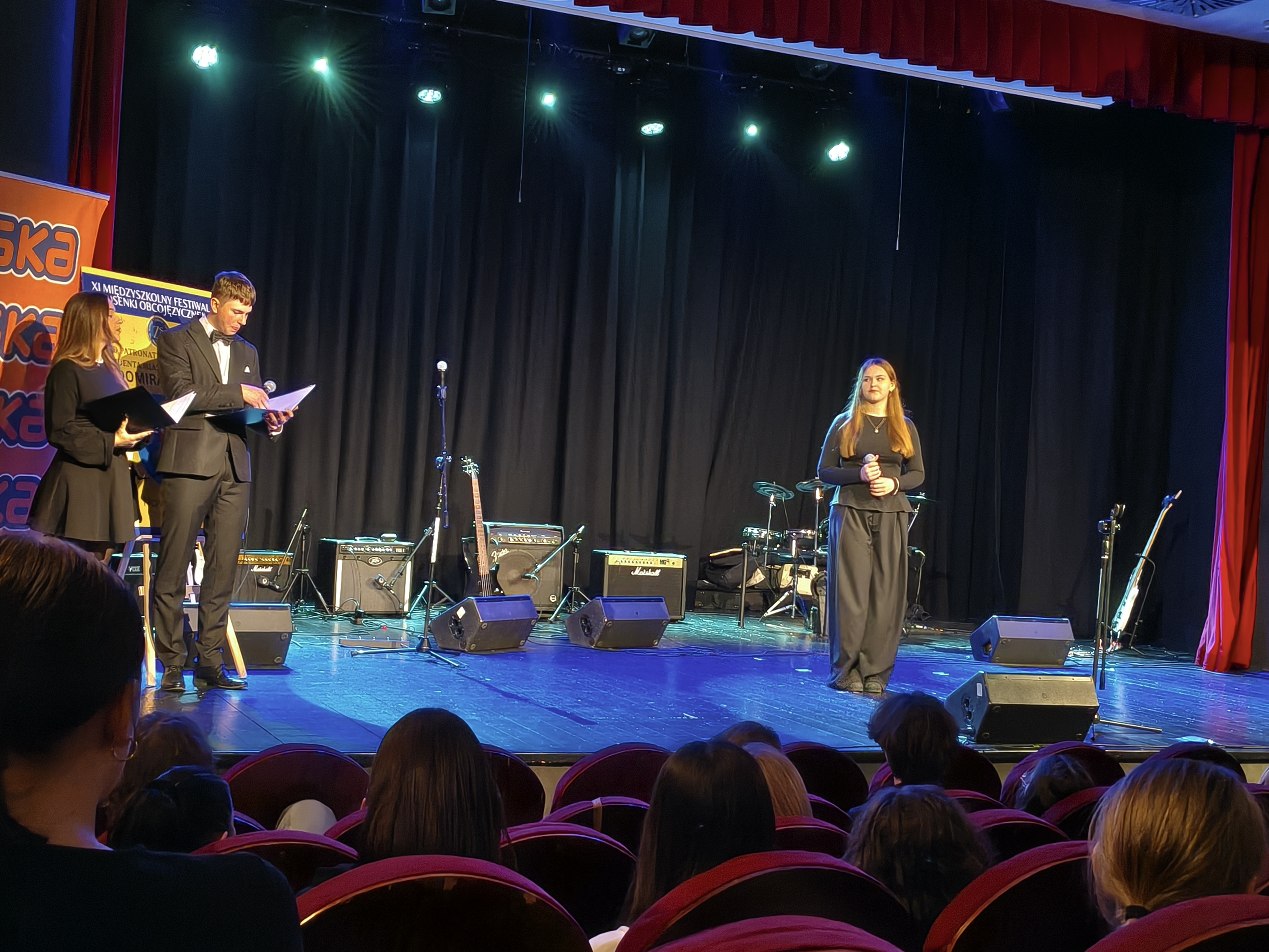 Zdjęcie XI konkurs piosenki obcoj (4)d77851b7-d71a-4b96-b7e1-9d019297063b.jpg w galerii Pierwsze miejsce Oliwii!